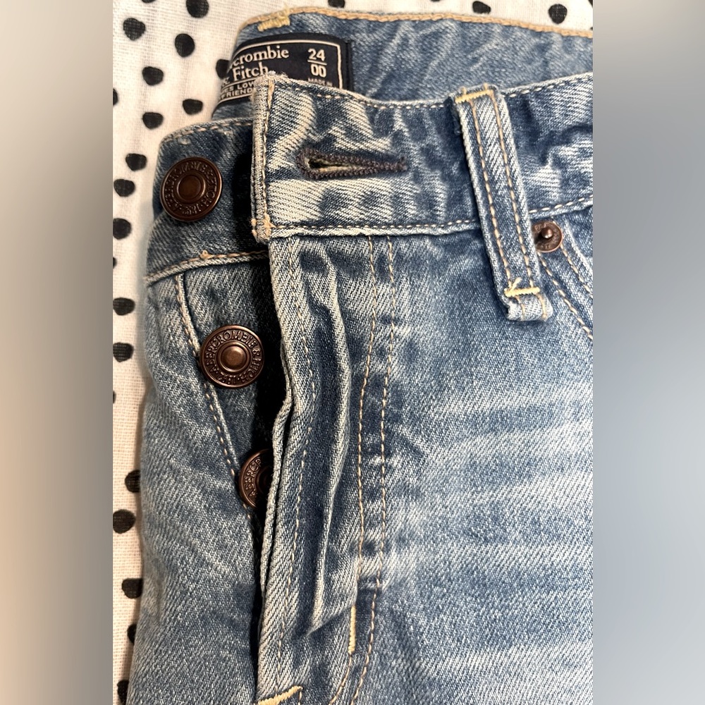 Abercrombie & Fitch AMES LOW RISE BOYFRIEND SHORT Size 24 NWT - Picture 7 of 8